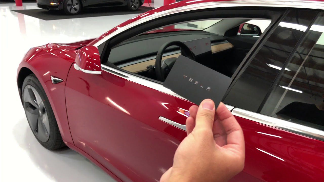 Tesla Model 3 tarjeta
