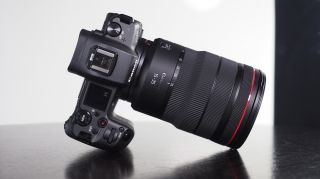 Die Canon RF 15-35 mm 1: 2L passt sehr gut zur Canon EOS R
