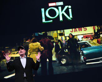 Kevin Feige mit der Loki-Serie im SDCC (Quelle :)