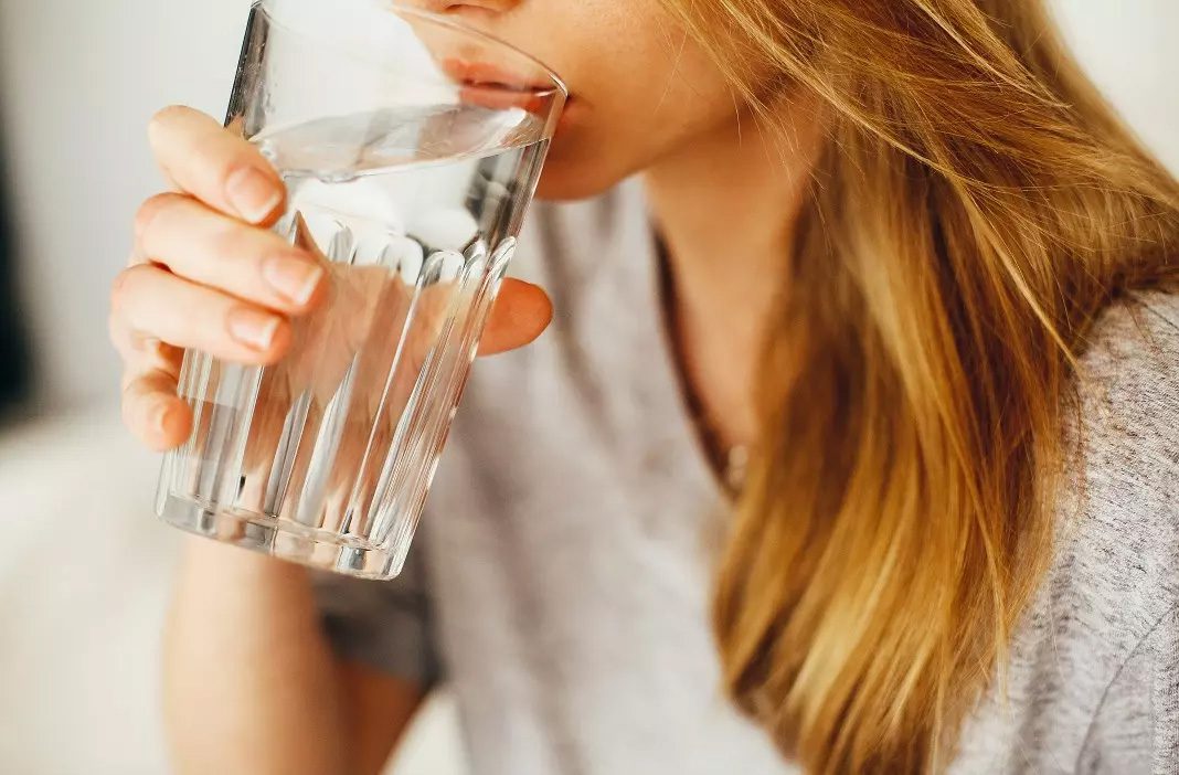 Drei Apps, die Sie daran erinnern, Wasser zu trinken