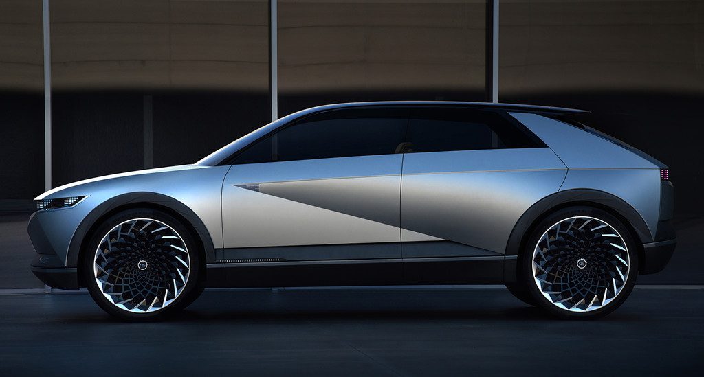 Dies ist der Hyundai 45 Concept, ein Elektroauto mit futuristischem und Retro-Design