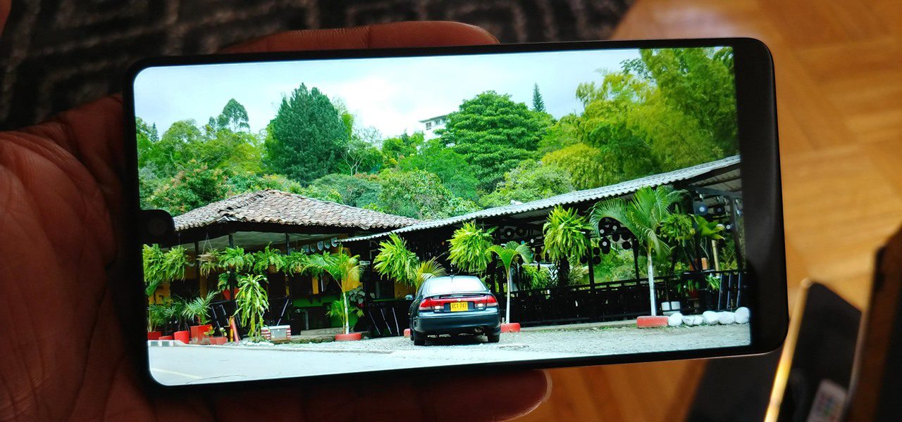 Make Apps Use the Entire Screen on Your Essential Phone — Even the Notch