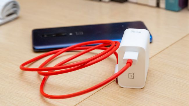 OnePlus 7T bietet volle Ladung in weniger als 1,5 Stunden