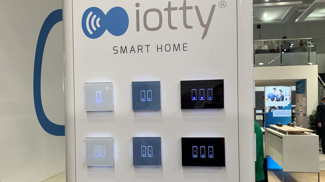 iotty Smart Home: Steckdose und Jalousie­steu­e­rung im italienischen Design