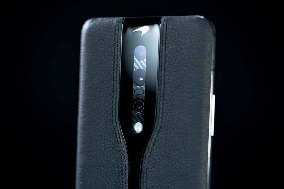 O conceito de telefone com câmera invisível da OnePlus fica ótimo em couro preto 1
