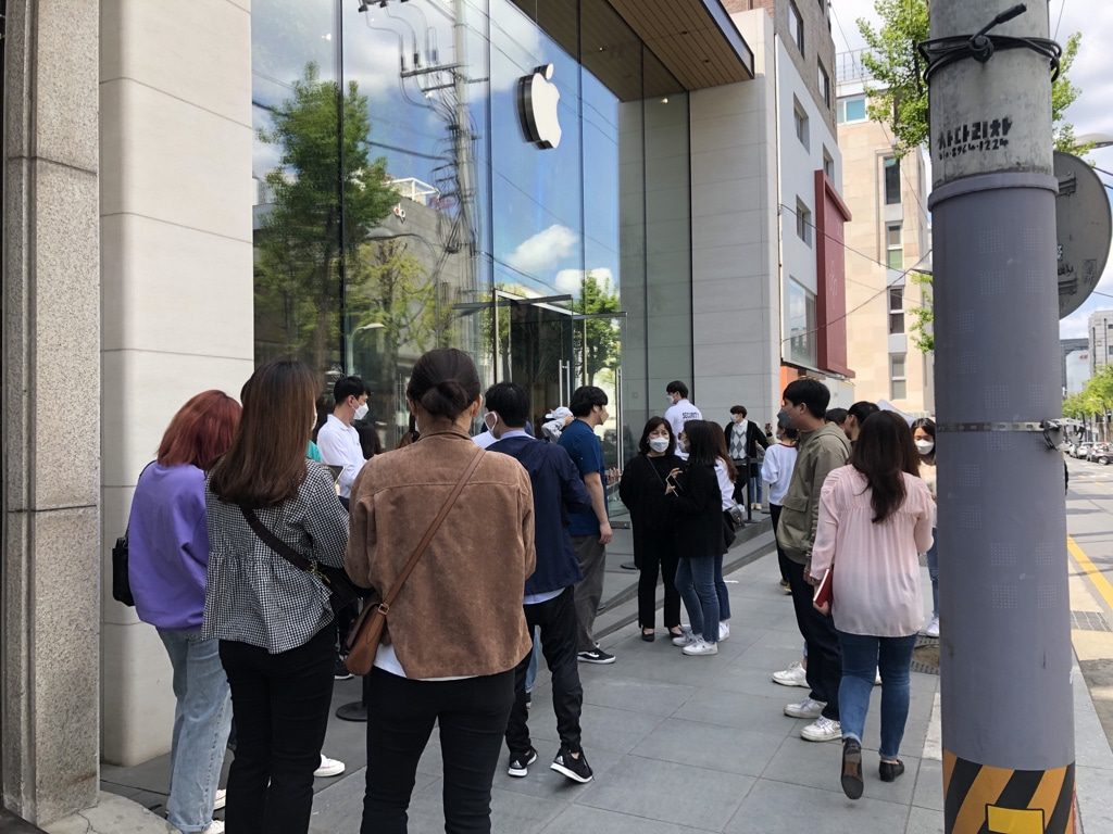 Apple Store in Südkorea mit neuen Sicherheitsmaßnahmen für Kunden wiedereröffnet 372