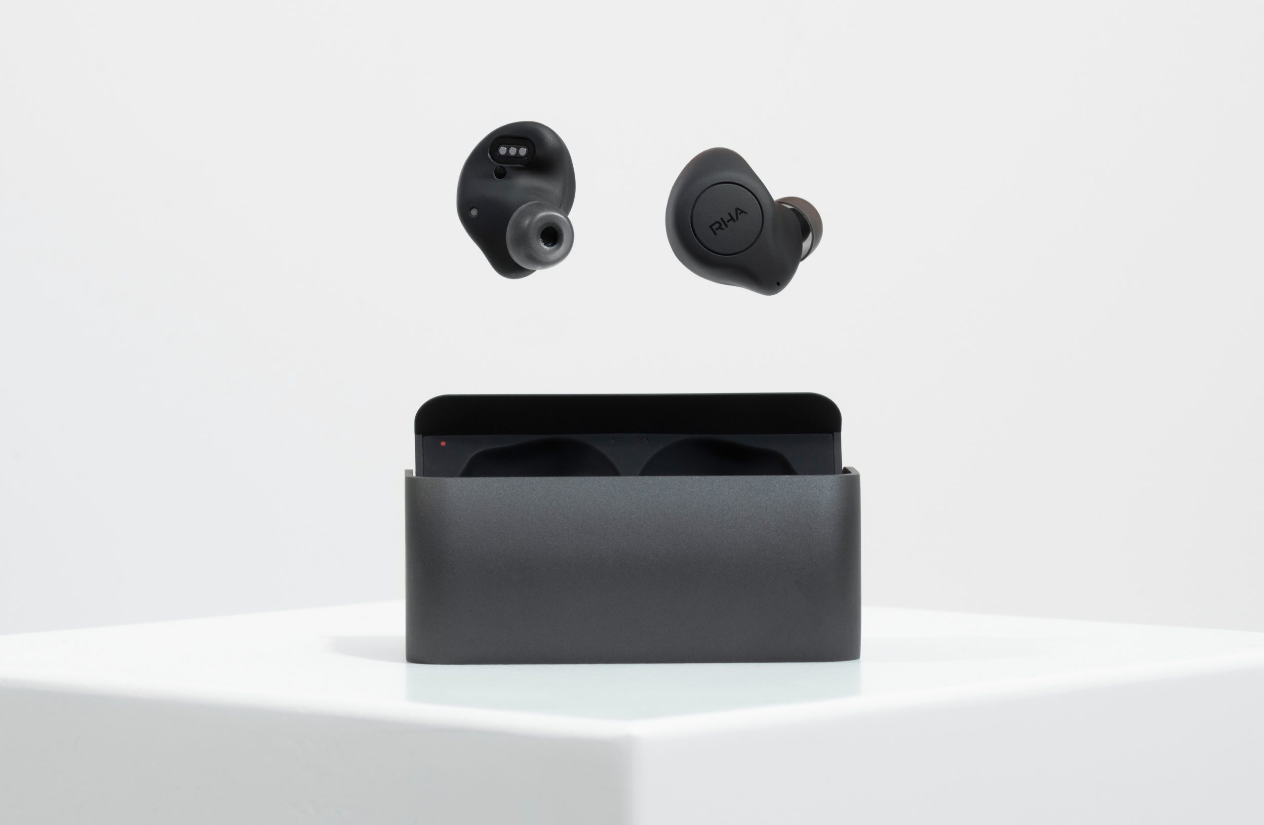 Die neuen TrueControl ANC-Ohrhörer von RHA sind mit aktiver Geräuschunterdrückung und kabellosem Aufladen ausgestattet 15