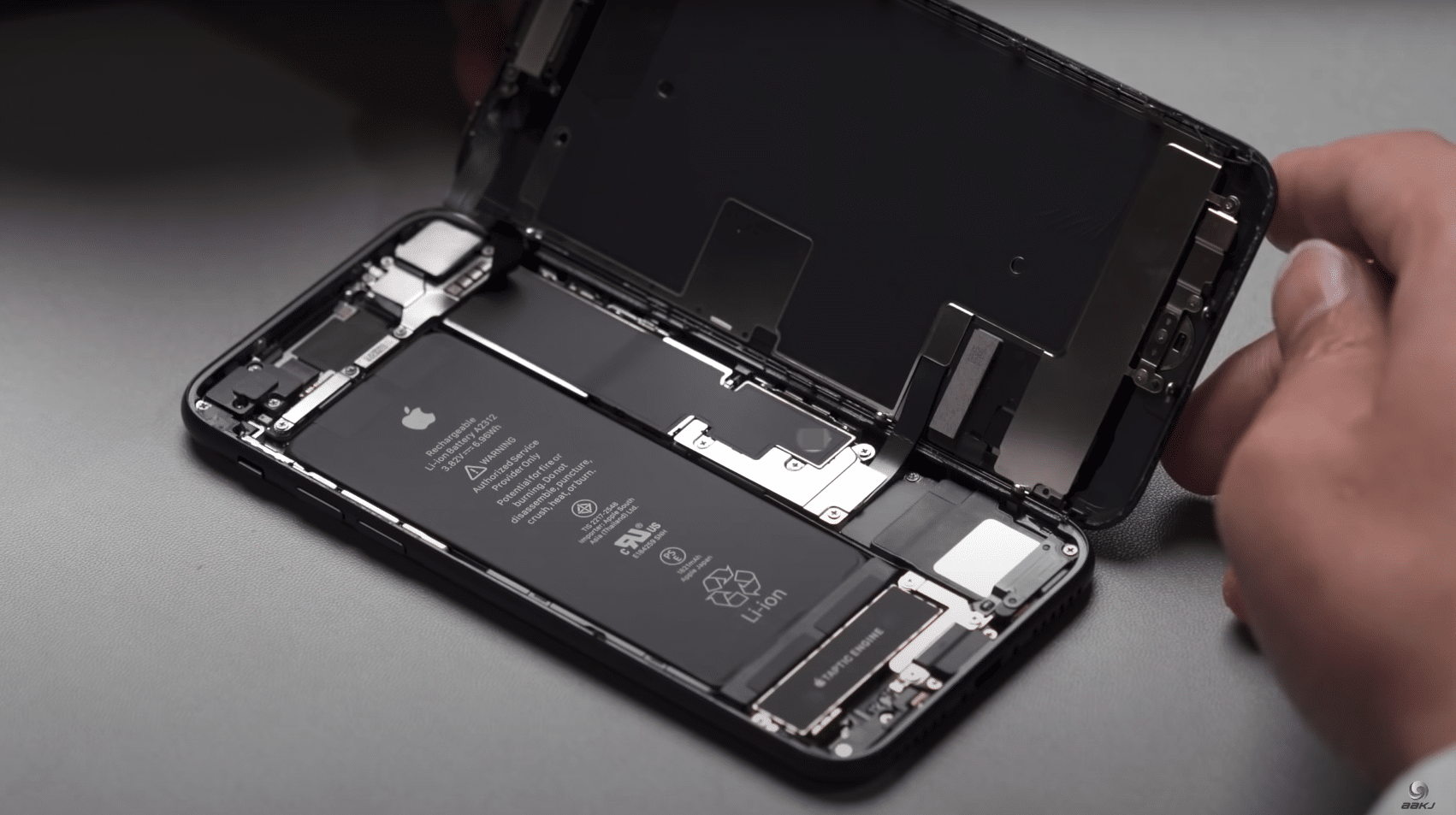 Teardown zeigt, wie das iPhone SE 2020 dem iPhone 8 ähnelt 39