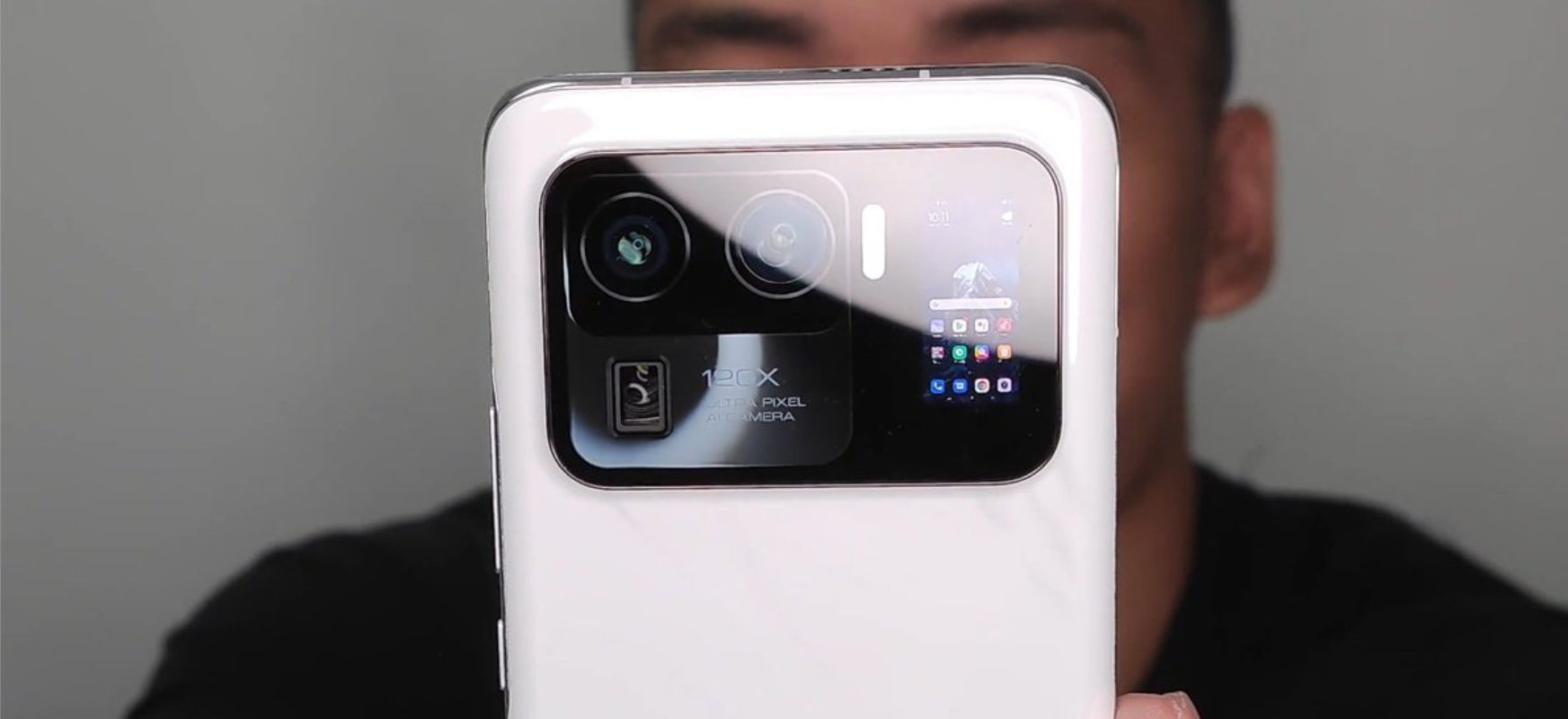 Xiaomi Mi 11 Ultra auf einem starken Leck. Die Kamerainsel ist so groß, dass sie einen zusätzlichen Bildschirm beherbergt 81