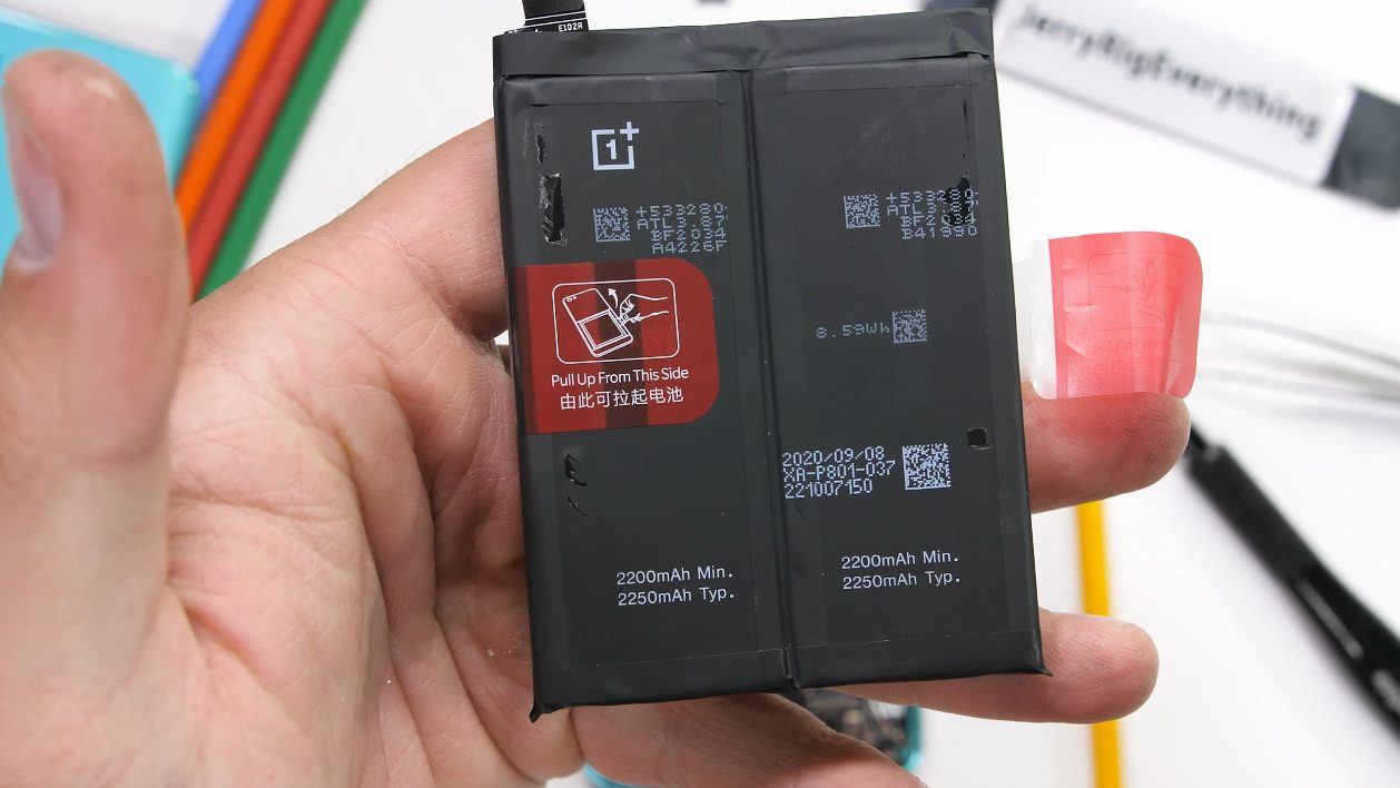 OnePlus 8T Teardown von JerryRigEverything enthüllt zwei Batterien und Wärmeleitpaste in Hülle und Fülle 29