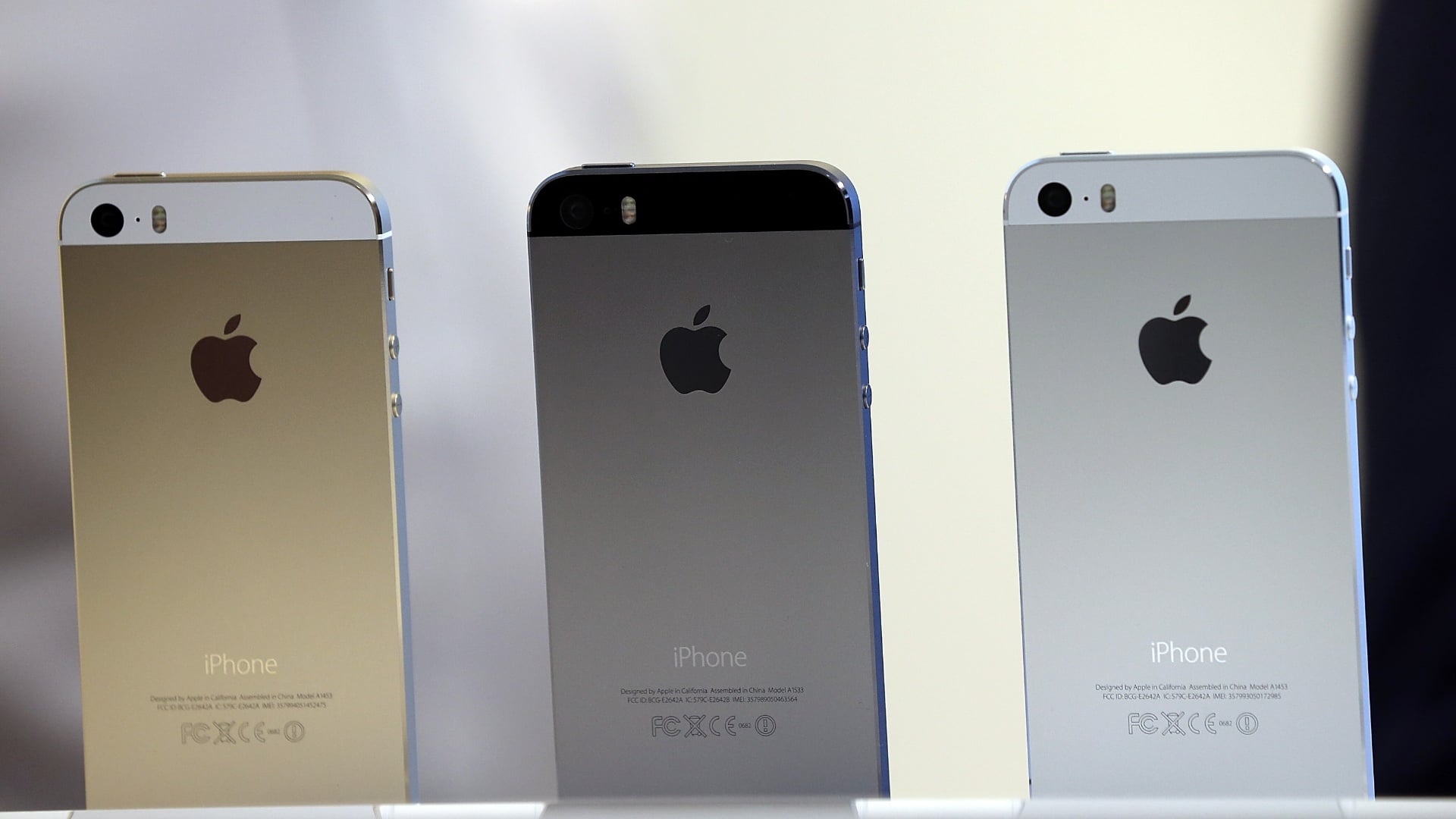 Das schwarz-grafitfarbene iPhone 5s sieht toll aus - ich verstehe nicht warum Apple davon gekündigt 47