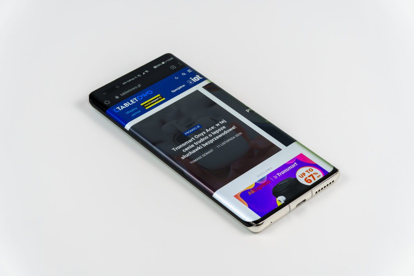 Huawei-Smartphone mit zusätzlichem Bildschirm für Visualisierungen. Dies kann eine sehr praktische Lösung sein! 55