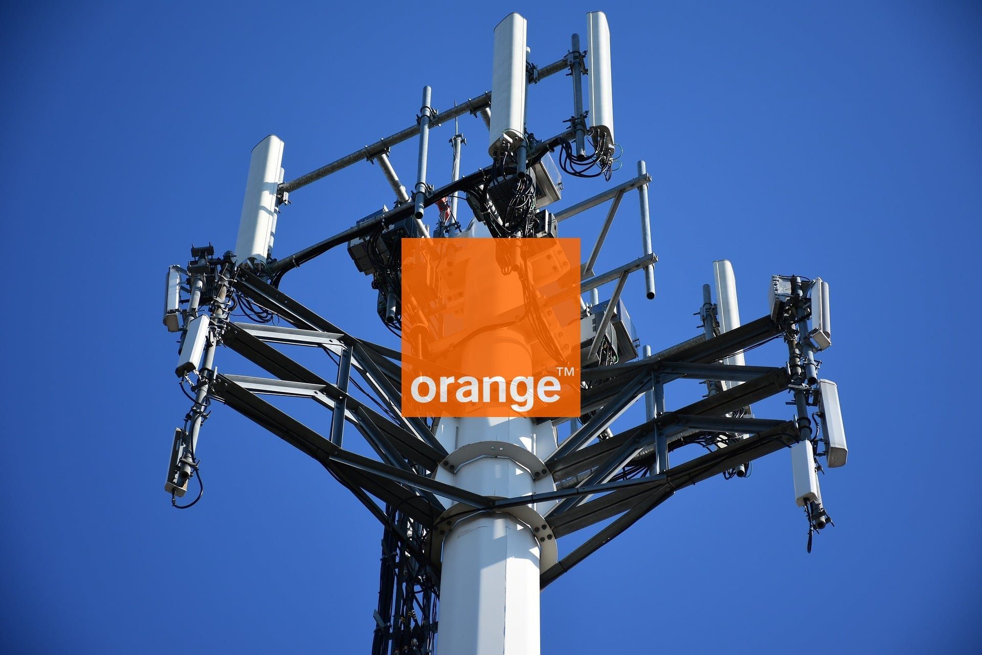 Orange entwickelt das 4G LTE-Netz weiter. Es hat bereits 10.000 Basisstationen, die in nur einem Band arbeiten 214