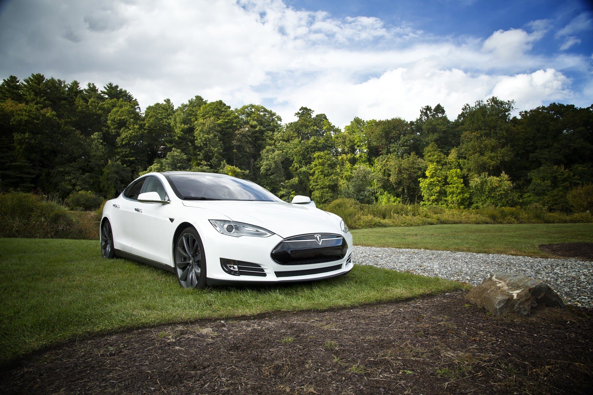 Tesla Model S und X - fast 135 Tausend. Autos warten auf einen Besuch beim Service 64