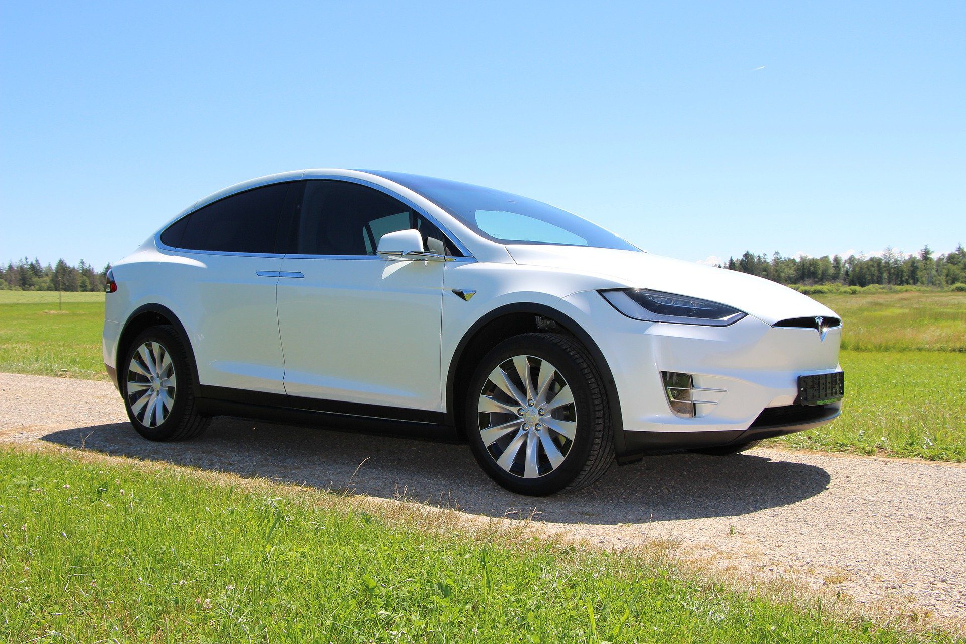 Eine gefährliche Schwachstelle im Tesla Model X ermöglichte den Diebstahl des Autos in nur wenigen Minuten 103